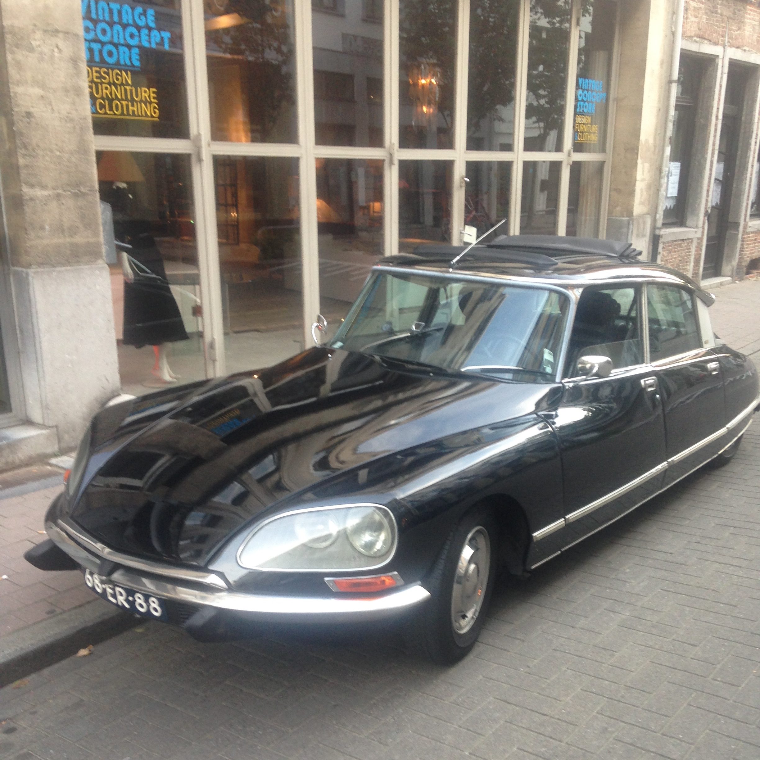 Super Rare Old Front Citroen, in Breaks, DS Ambulance 1967, from Paris - Image 9