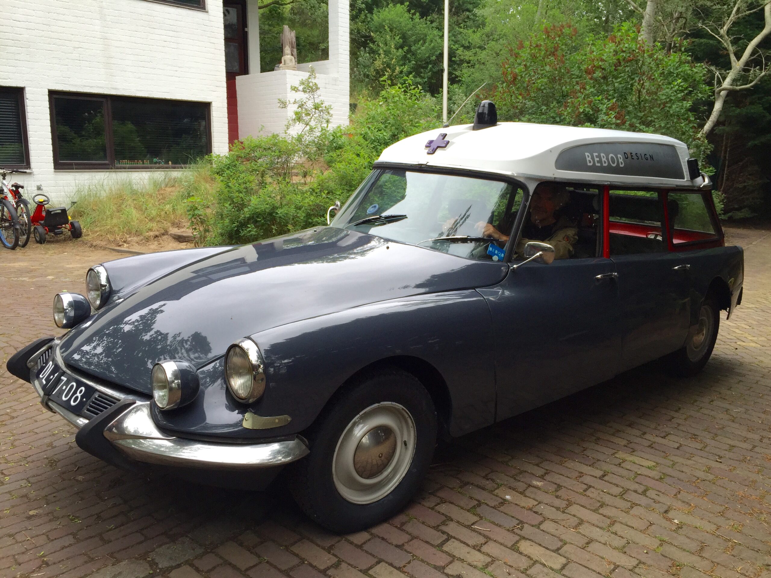 Super Rare Old Front Citroen, in Breaks, DS Ambulance 1967, from Paris - Image 12