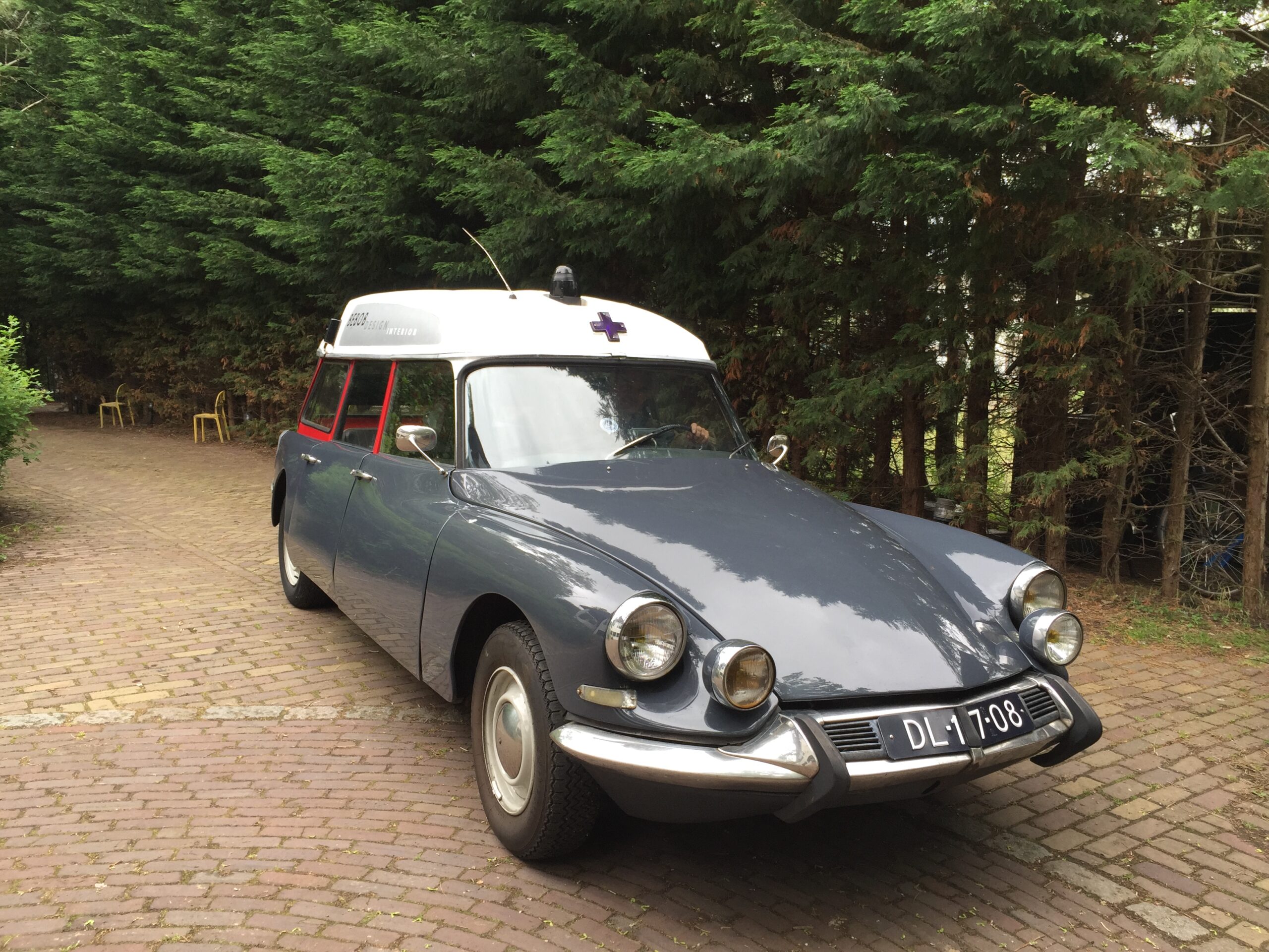 Super Rare Old Front Citroen, in Breaks, DS Ambulance 1967, from Paris - Image 10