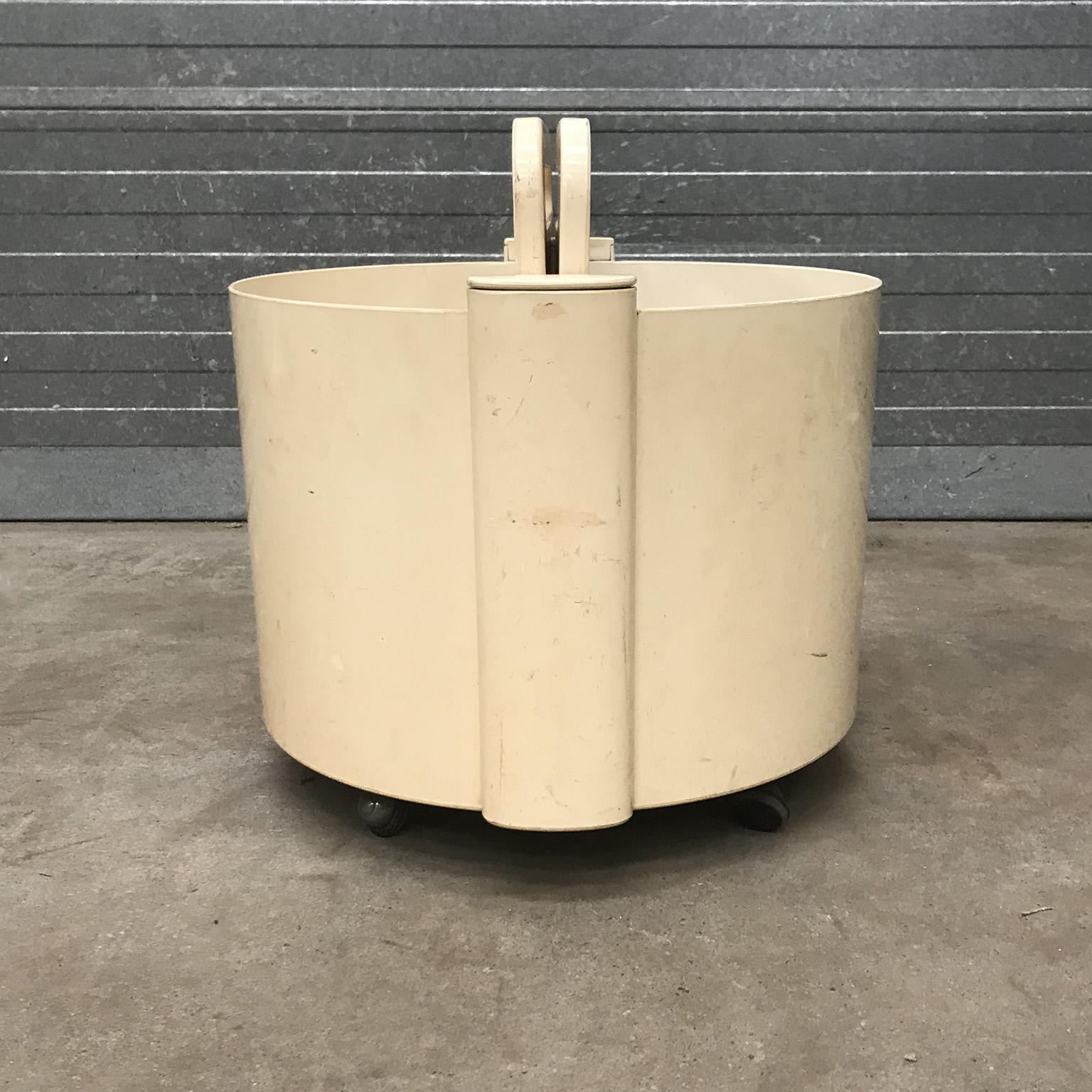 Mobile 1970s Plastic Vintage Space Age Bar in Off-White, circa 1970 - Image 11