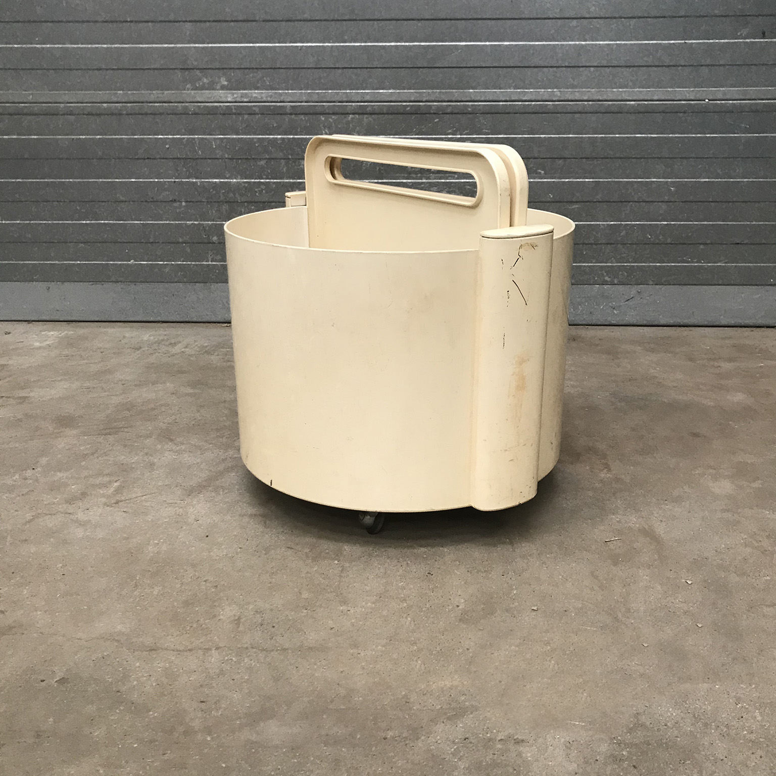 Mobile 1970s Plastic Vintage Space Age Bar in Off-White, circa 1970 - Image 12