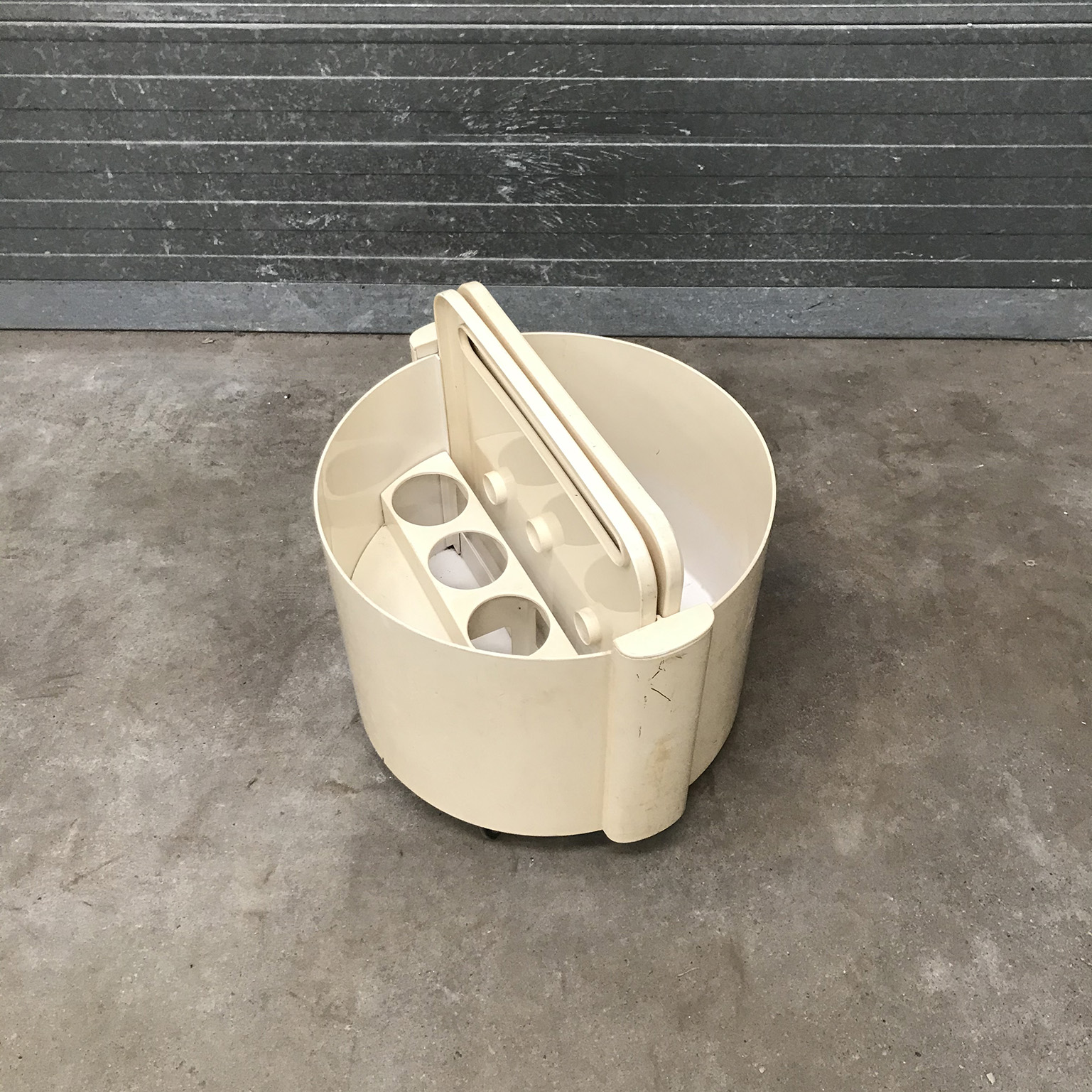 Mobile 1970s Plastic Vintage Space Age Bar in Off-White, circa 1970 - Image 13