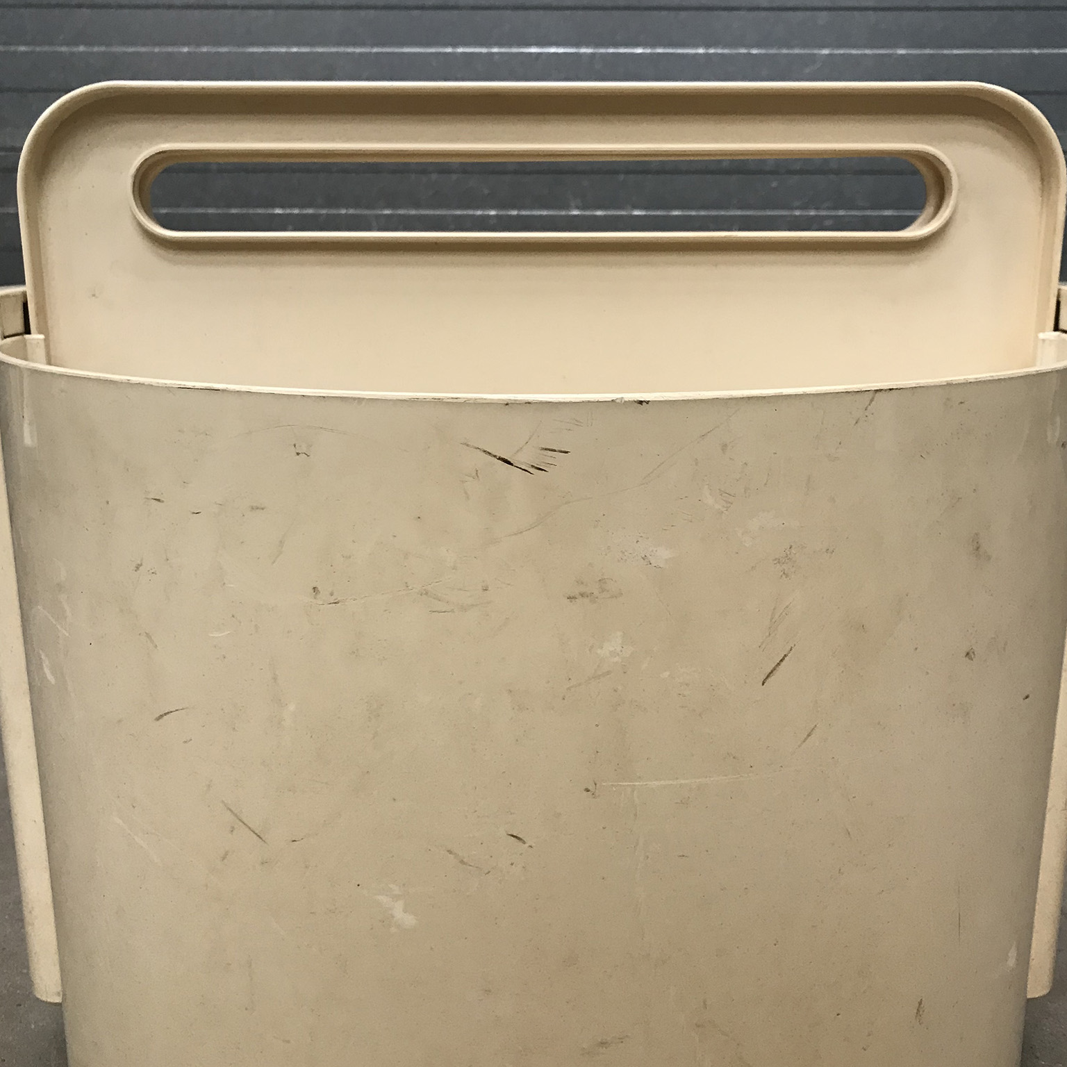 Mobile 1970s Plastic Vintage Space Age Bar in Off-White, circa 1970 - Image 17