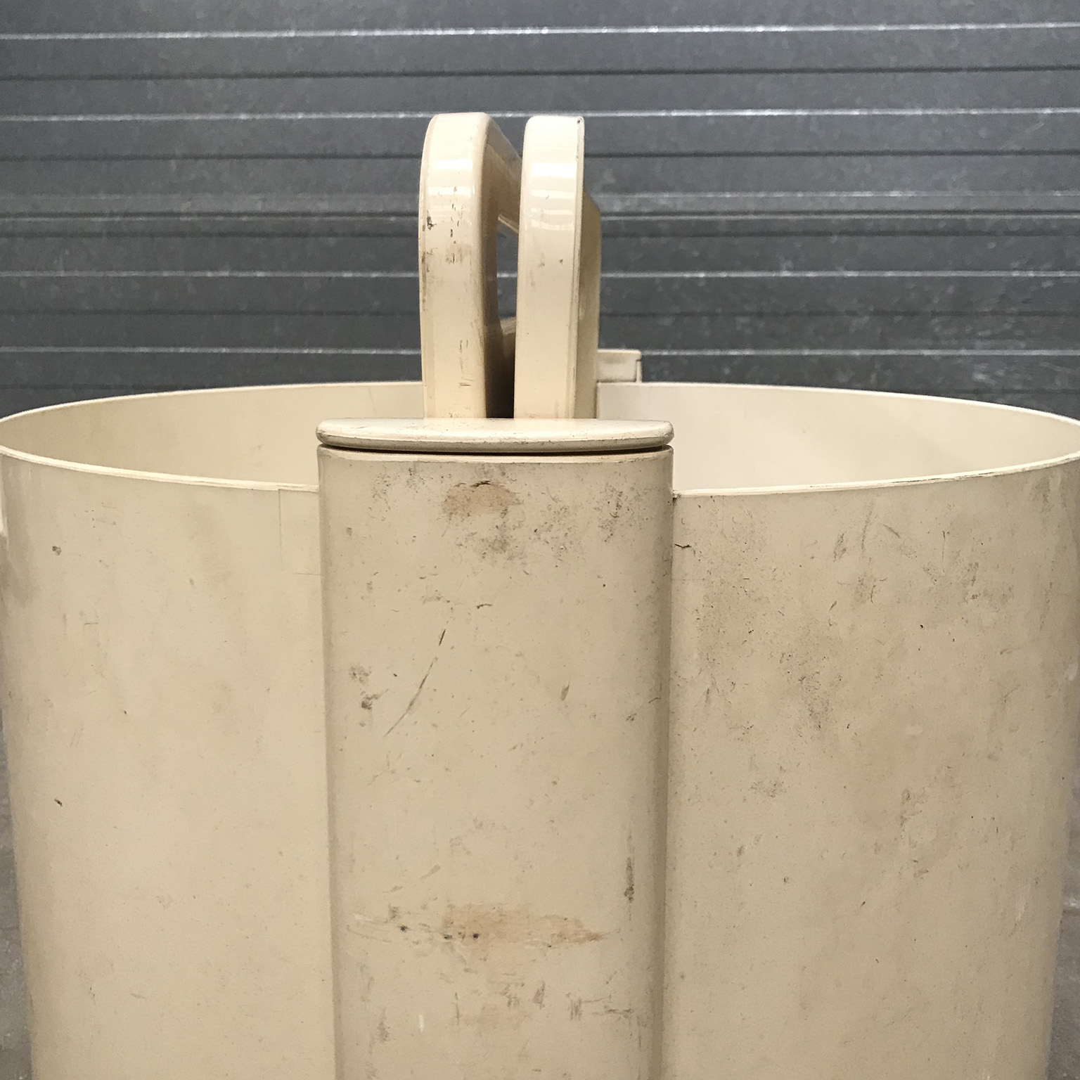 Mobile 1970s Plastic Vintage Space Age Bar in Off-White, circa 1970 - Image 18