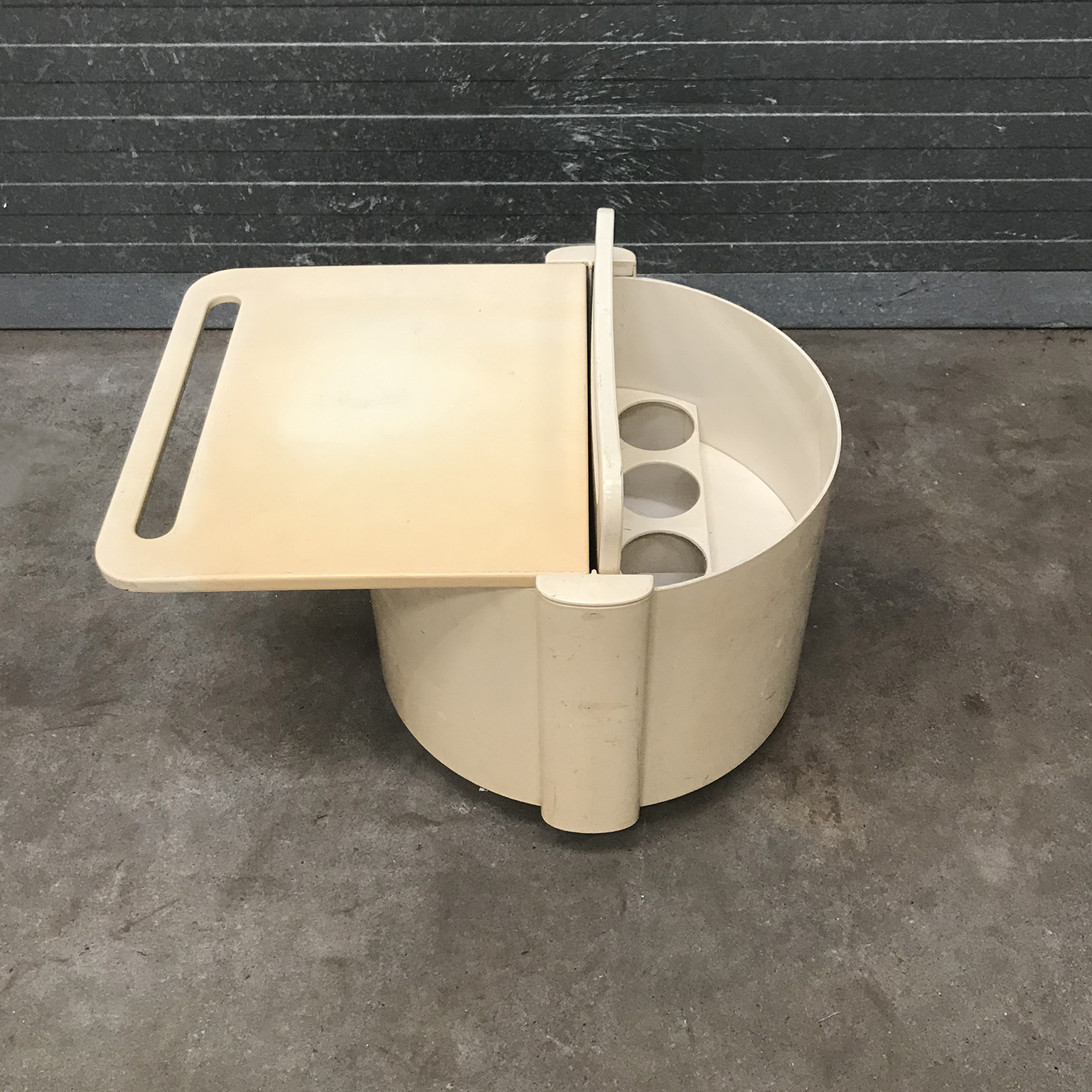 Mobile 1970s Plastic Vintage Space Age Bar in Off-White, circa 1970 - Image 4