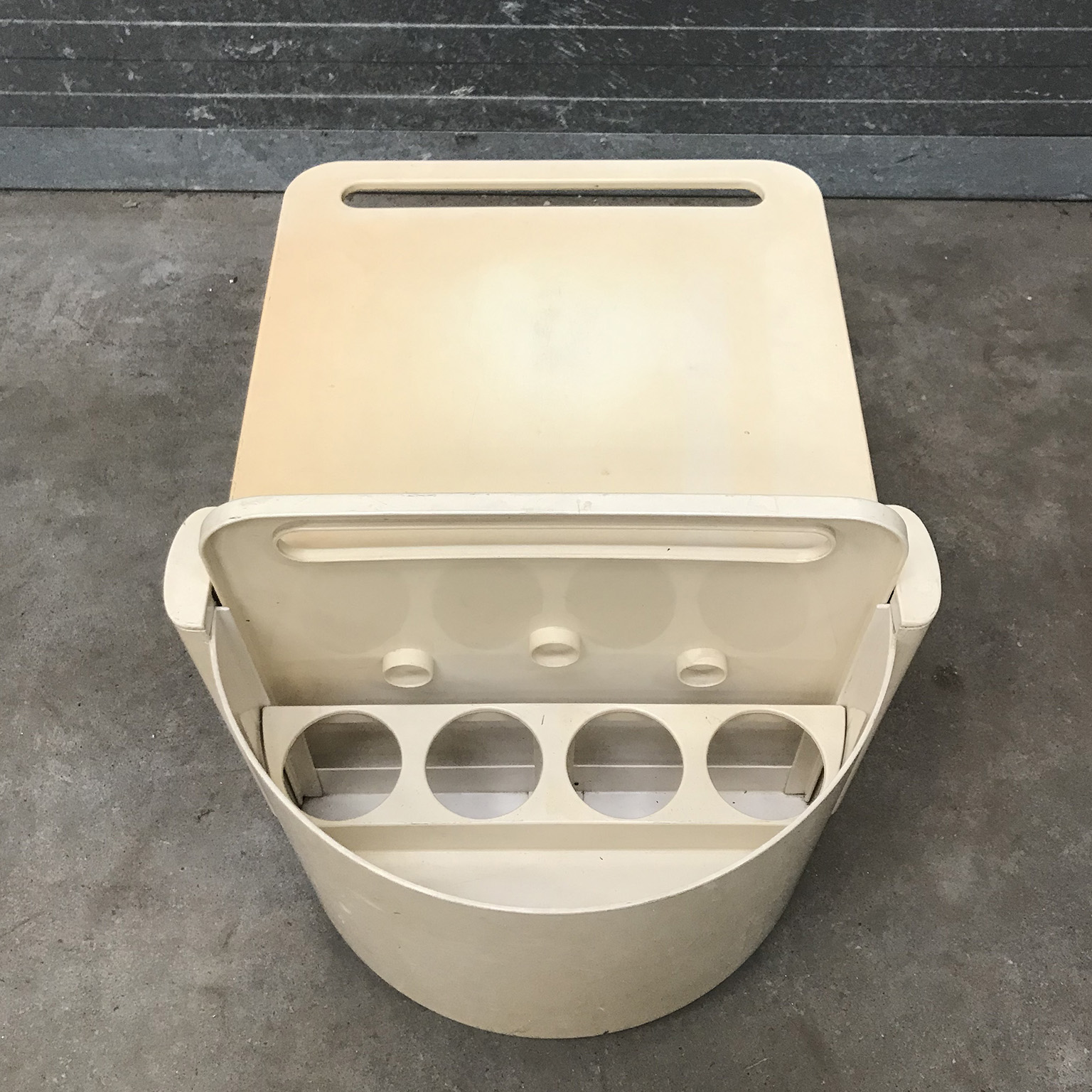 Mobile 1970s Plastic Vintage Space Age Bar in Off-White, circa 1970 - Image 5