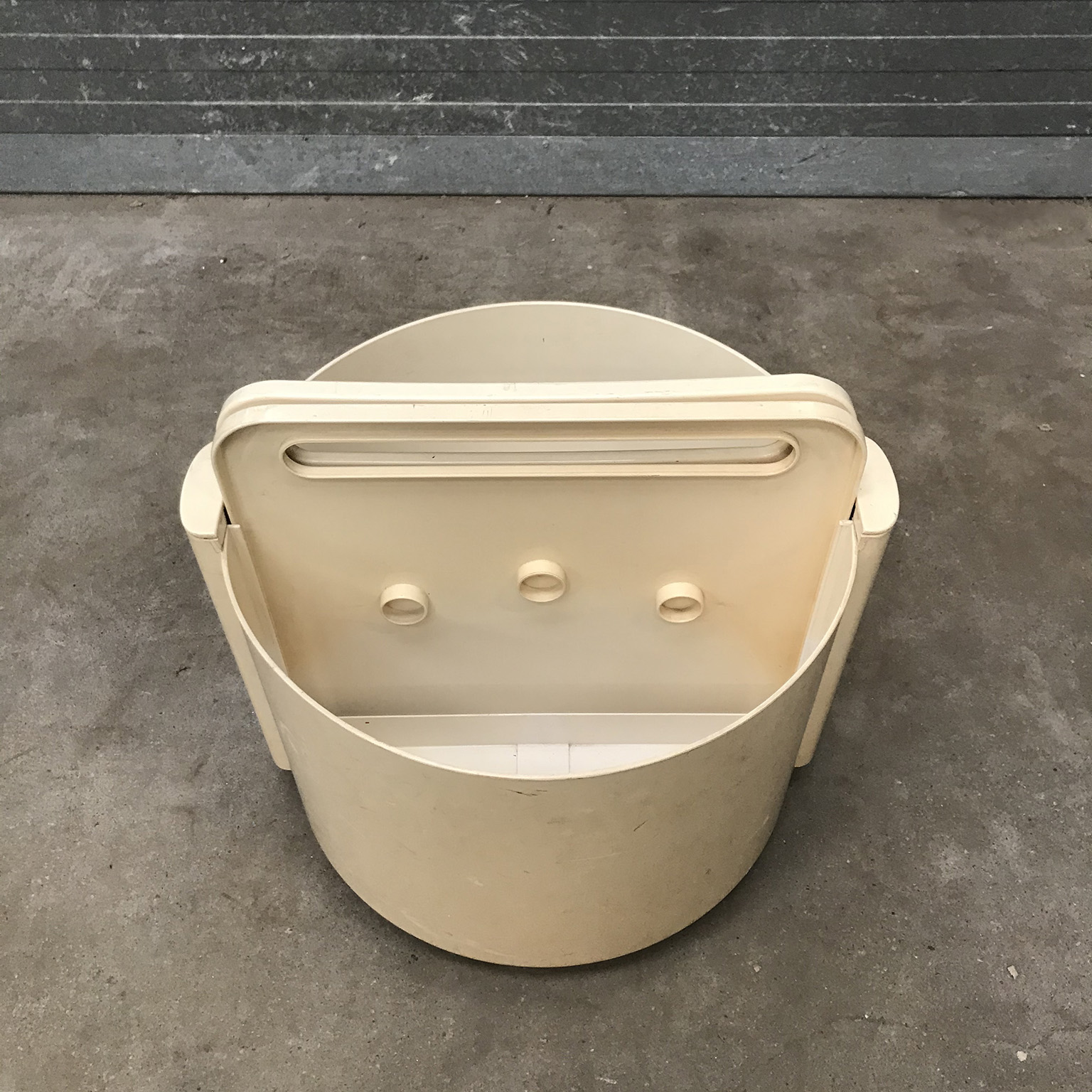 Mobile 1970s Plastic Vintage Space Age Bar in Off-White, circa 1970 - Image 7