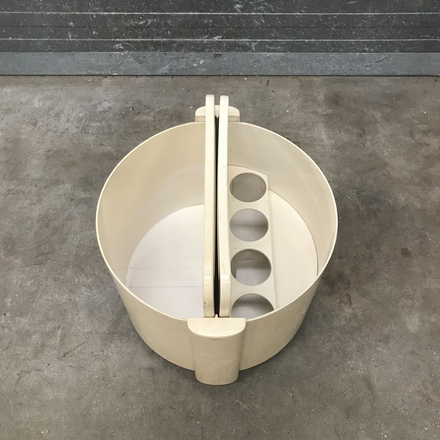 Mobile 1970s Plastic Vintage Space Age Bar in Off-White, circa 1970 - Image 10