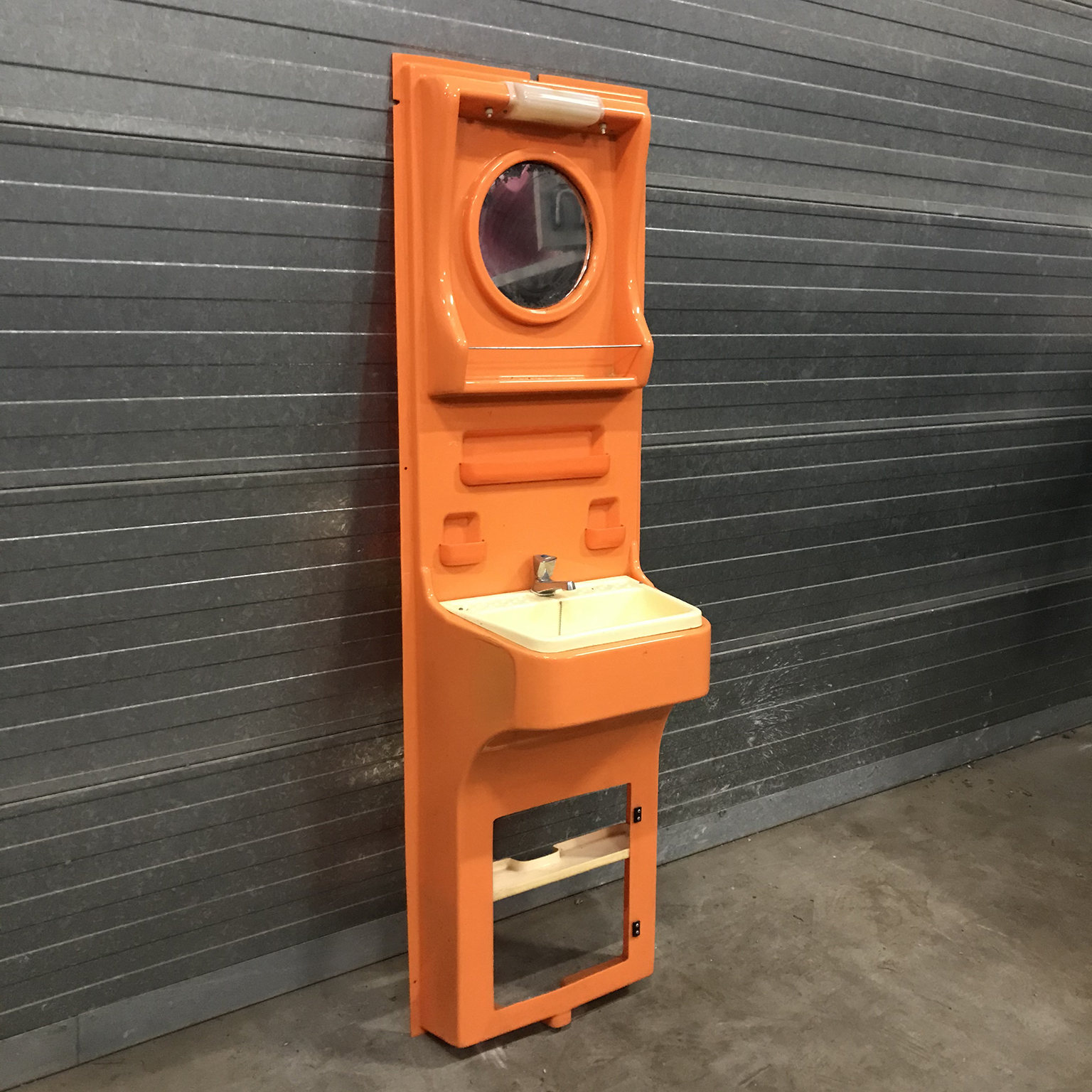 Seventies Orange Plastic Washstand - Image 3
