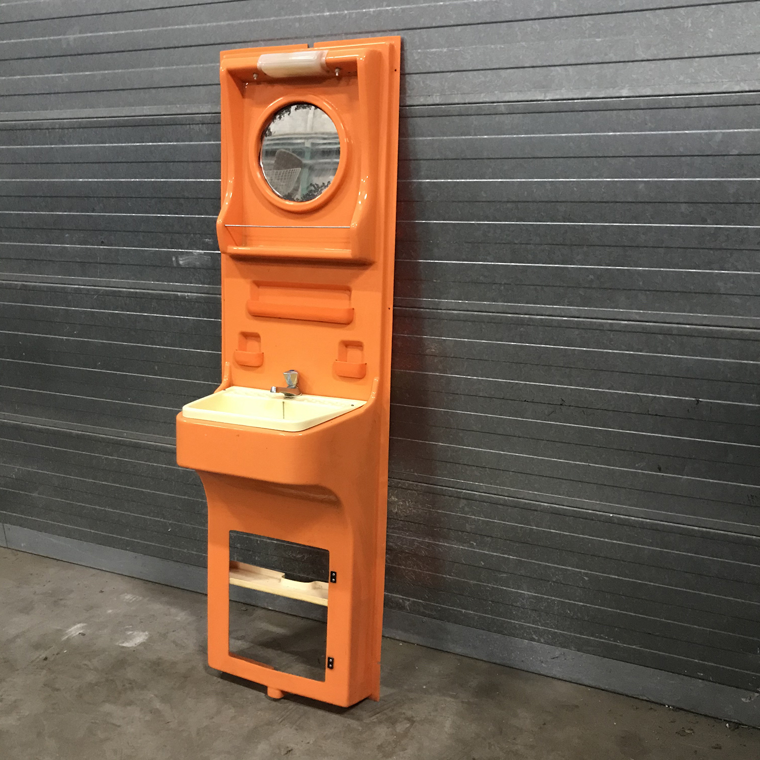 Seventies Orange Plastic Washstand - Image 4