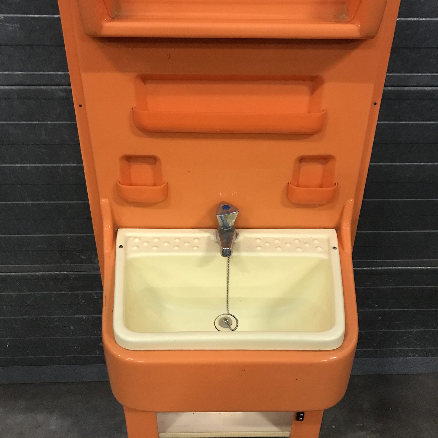 Seventies Orange Plastic Washstand - Image 6