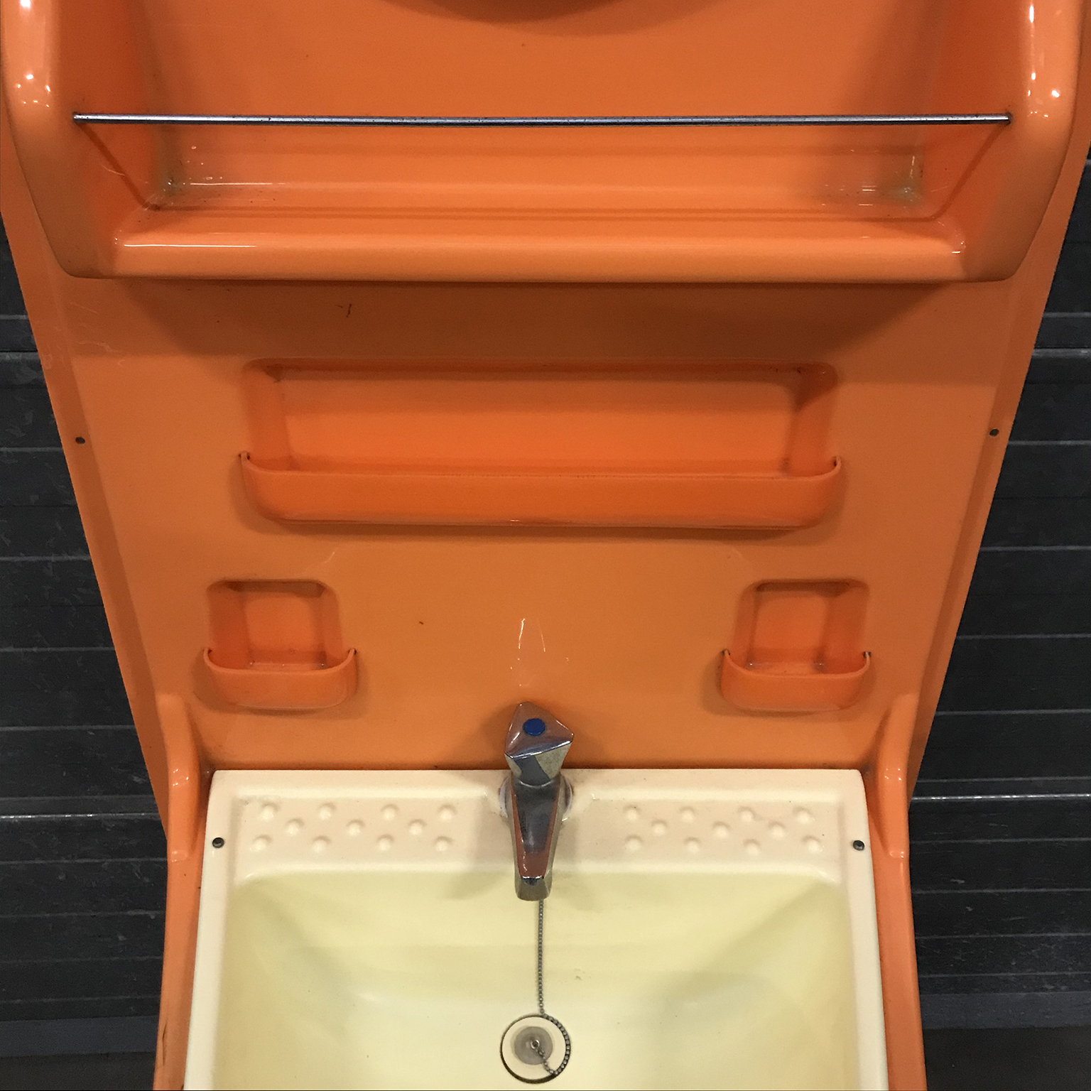 Seventies Orange Plastic Washstand - Image 9