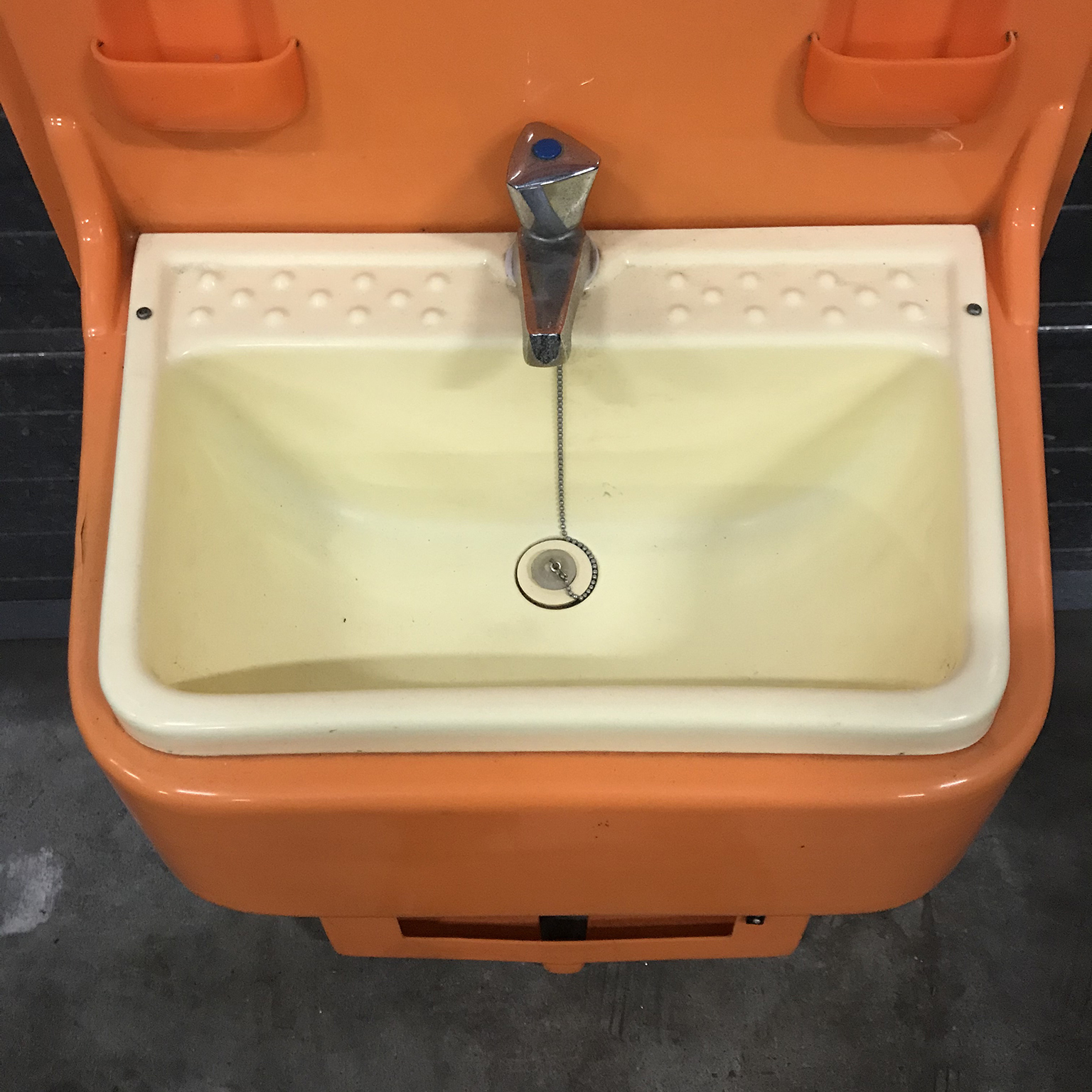 Seventies Orange Plastic Washstand - Image 10