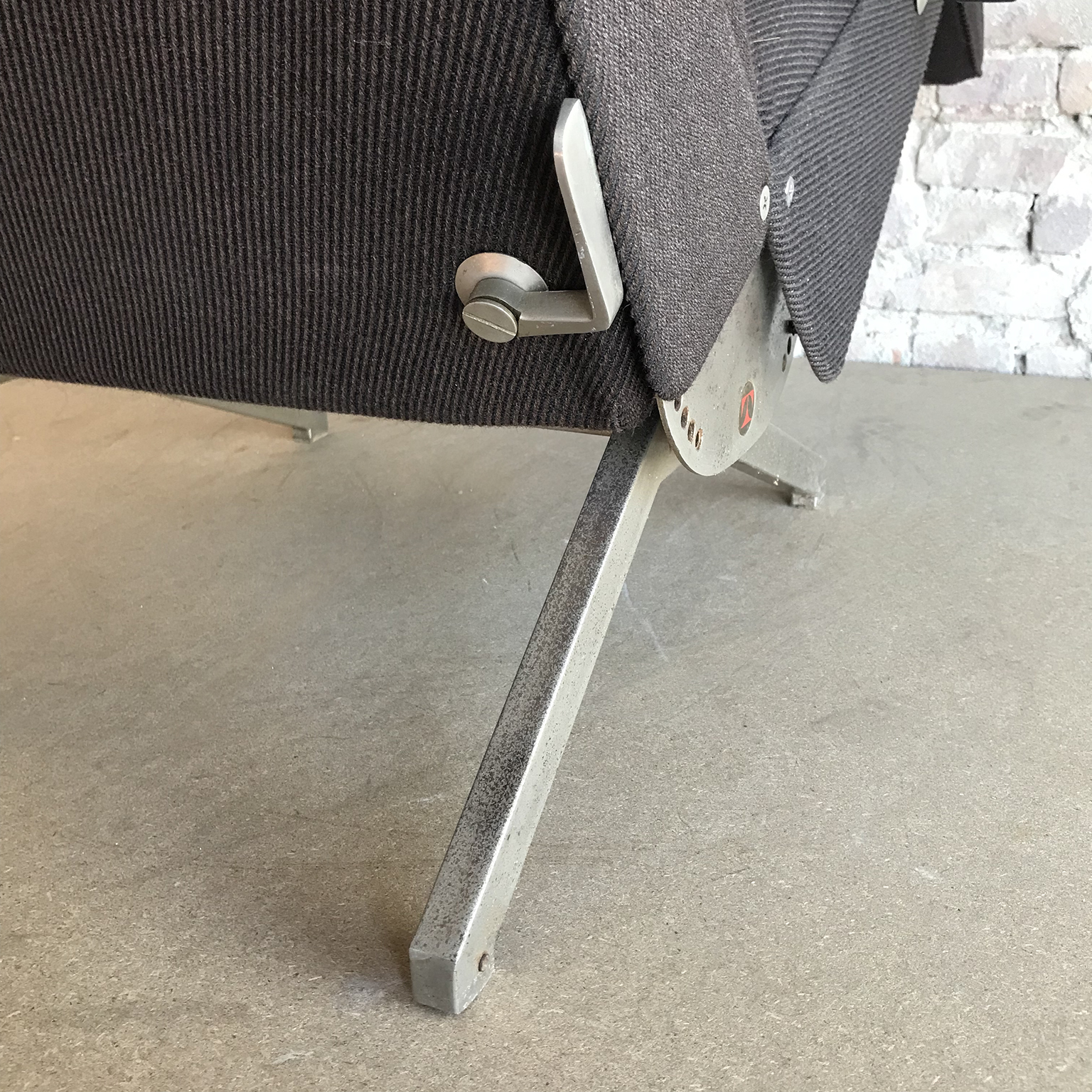 P40 Tecno Lounge Chair in original brown upholstery by Borsani - Image 6