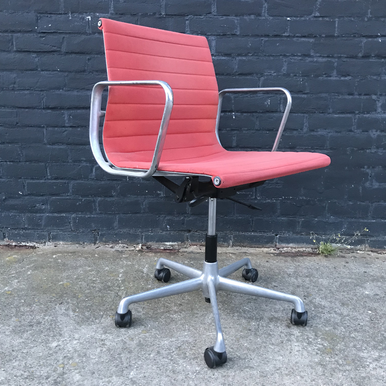 Red Adjustable Tilt Office Chair with Five Wheels, Ray & Charles Eames - Image 2