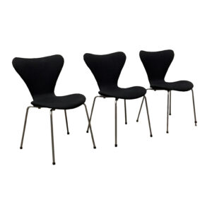 Set 3107 Set of 3 Butterfly Chairs in Black Upholstery, Arne Jacobsen, Fritz Hansen