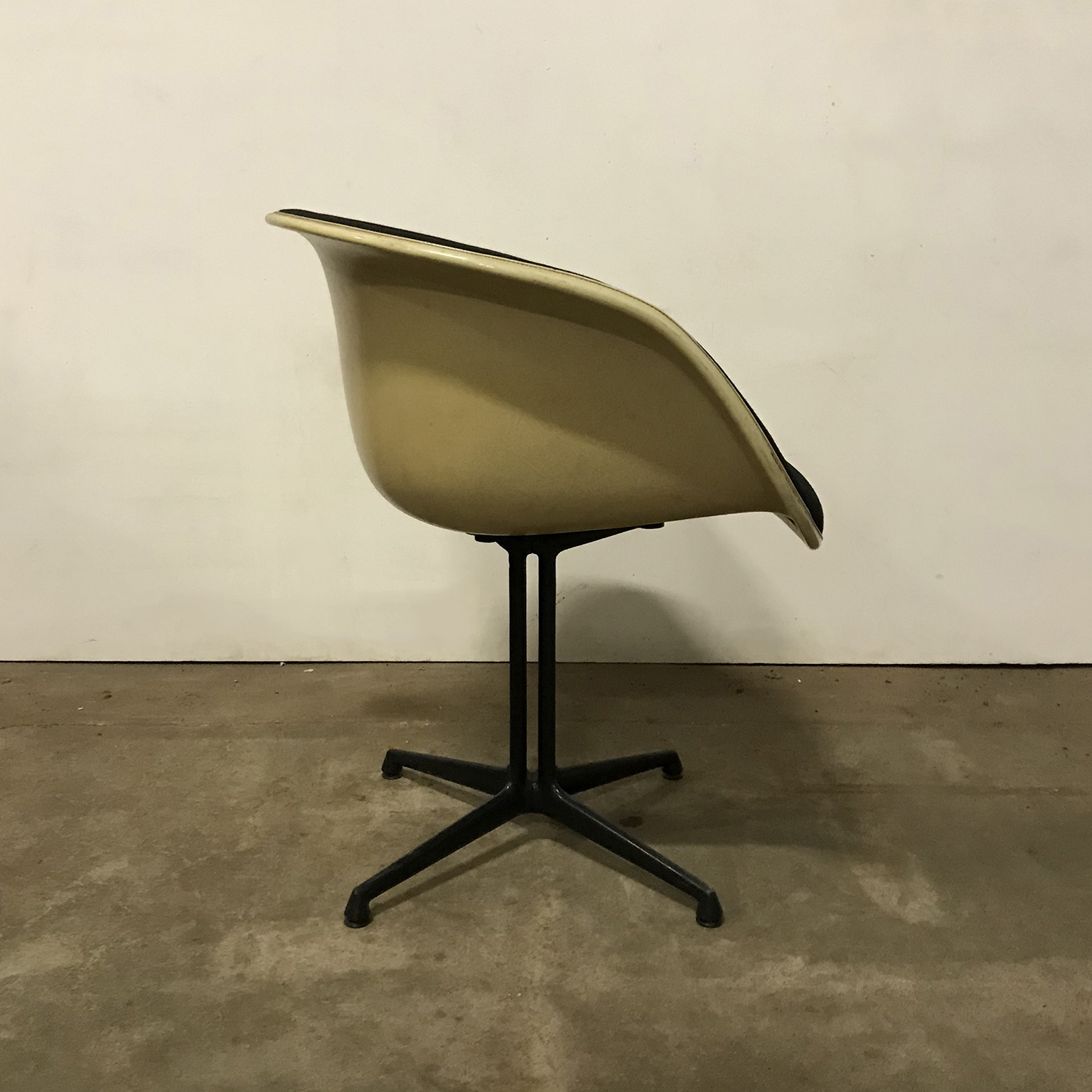 La Fonda Armshell in Black Upholstery and Black Base - Image 4